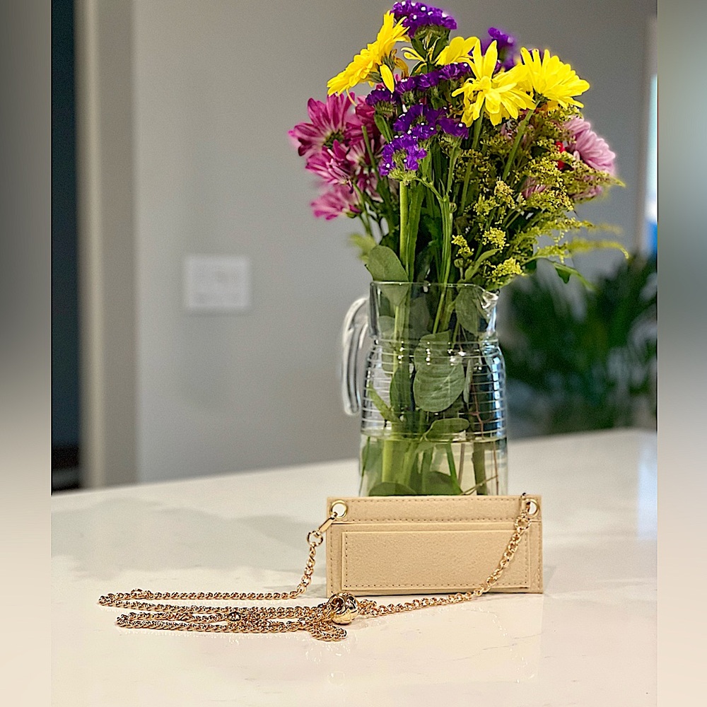 🌟 Beautiful gold adjustable crossbody chain with felt insert 💫